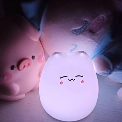 Imagen de una mini lámpara gatito risueño encendida | Neuromart